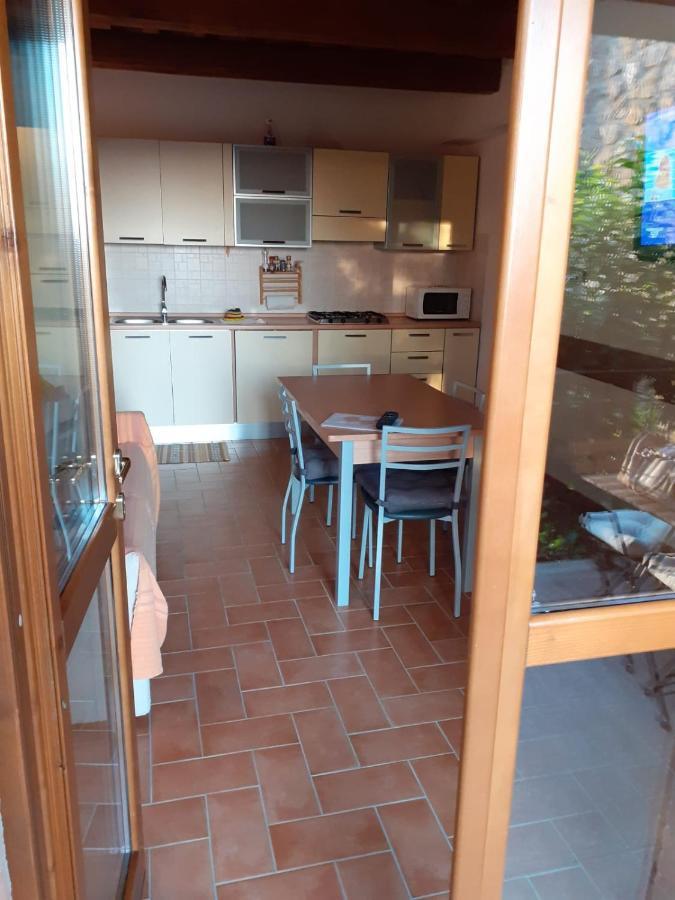 Il Poggio Da Leo Capanne Exterior foto