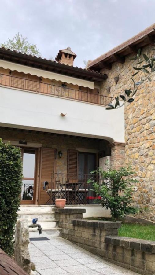 Il Poggio Da Leo Capanne Exterior foto